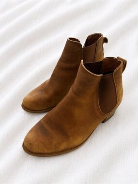 Brown Chukka Chelsea Boots - Classic Pull-On Ankle Boot
